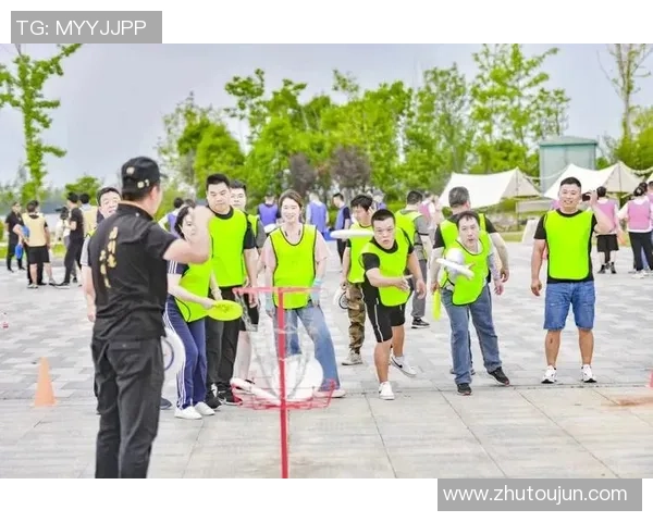 飞盘运动新风潮上海飞盘队展现灵活性与团队精神的完美结合