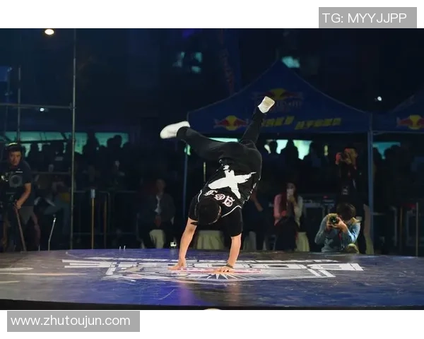 成都街舞队中路突破战术解析与实战应用探讨